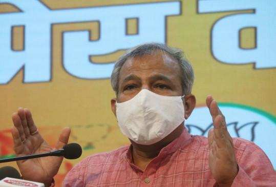 BJP ने केजरीवाल से पूछा- क्या फोटो खिंचाने से प्रदूषण खत्म होगा?