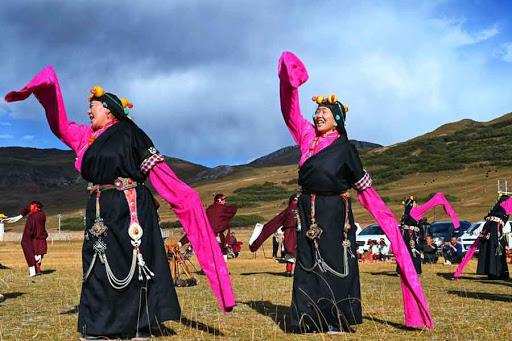 Nangchian County में पठारीय प्राचीन नृत्य का उत्तराधिकार
