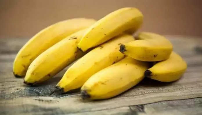 Want to get rid of dark circles, then use banana peel in this way