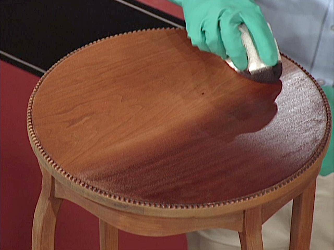 This is how you can remove stains from wooden furniture