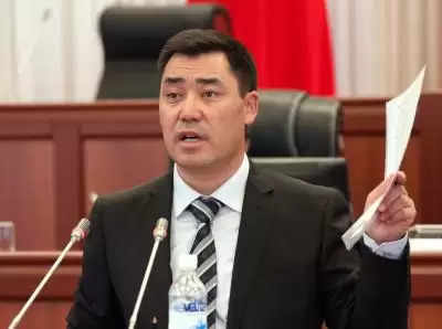 Kyrgyz President ने नए संविधान पर हस्ताक्षर किए