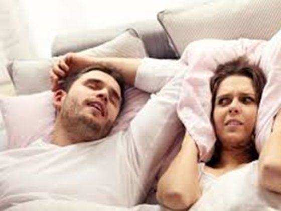 Snoring Relief Tips: अगर खर्राटे आपको नींद में परेशान करते हैं, तो इन 5 युक्तियों के साथ खर्राटों का समाधान करें
