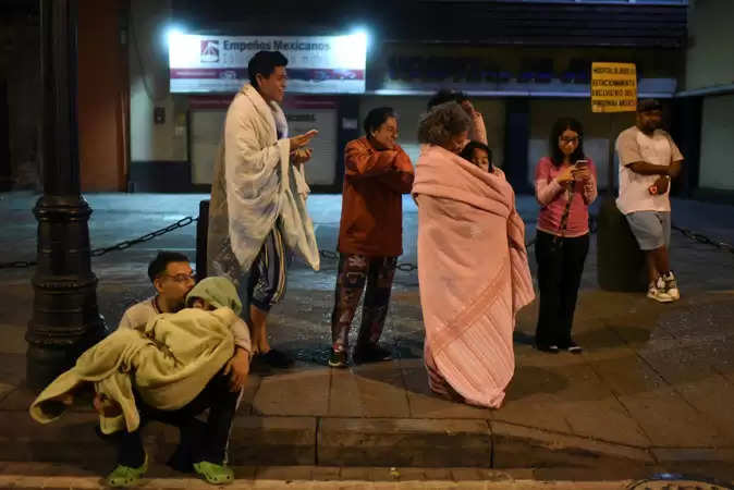 Strong quake shakes Mexico, leaving two dead