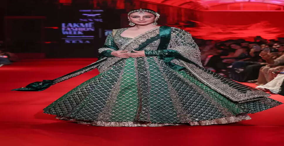 Tabu Dazzles at Lakme Fashion Week 2025 in Stunning Green Anarkali