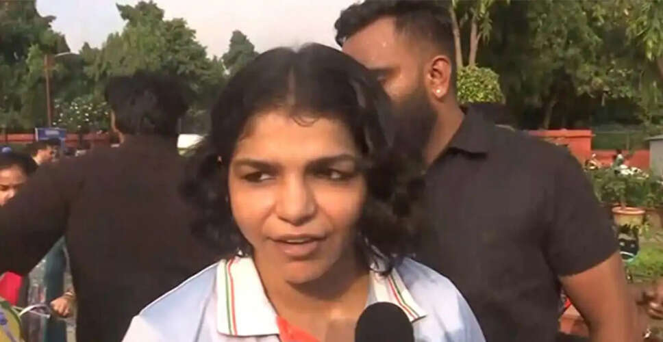 Sakshi Malik Advocates for Vinesh Phogat's Participation in Wrestling Trials