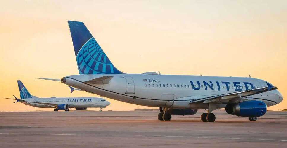 United Airlines Flight Strikes Light Pole Near Newark Airport