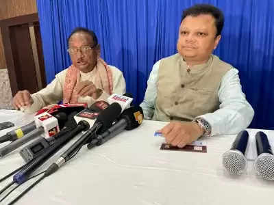 Ex-Odisha CM Giridhar Gamang, son resign from BJP