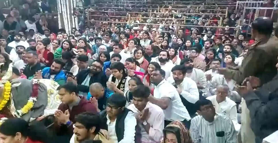 Indian Women's Cricket Team Celebrates World Cup Victory with New Year Prayers