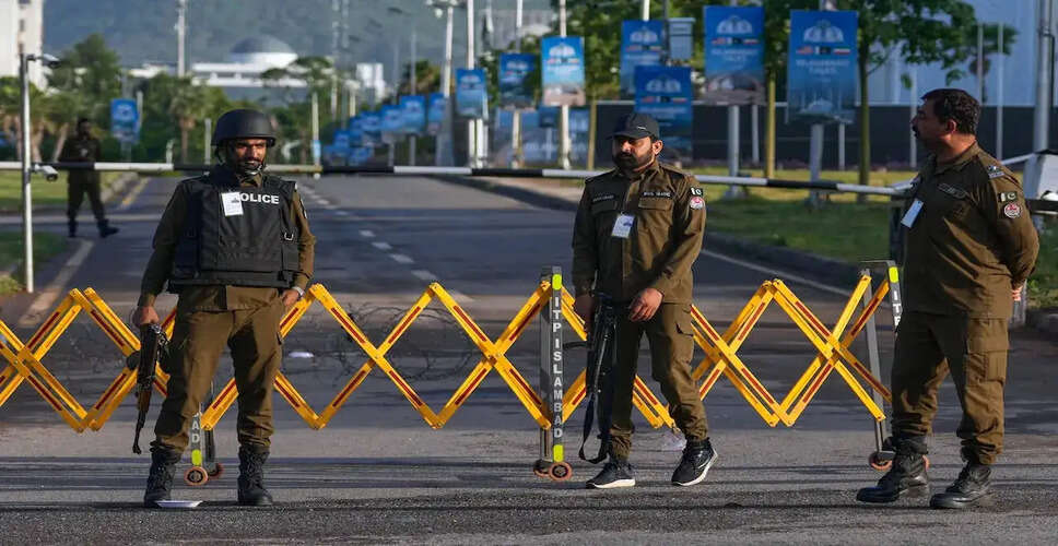 Iran's Foreign Minister Concludes Visit to Pakistan Amid Ongoing Negotiations