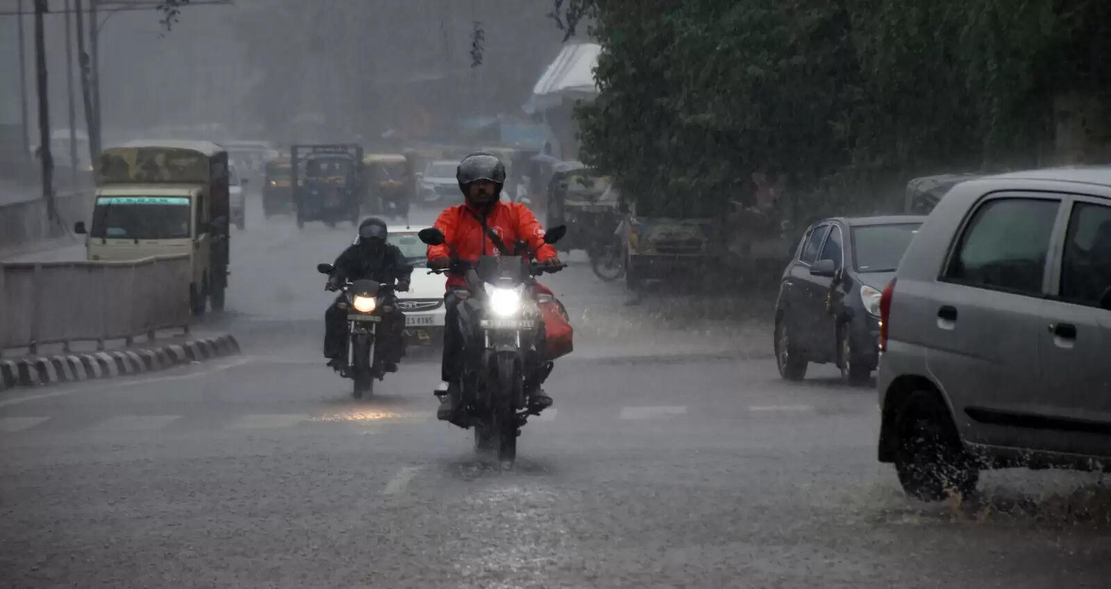 Bhubaneswar Faces Heavy Rain: Highlights from Guru Dakshina Samman Utsav