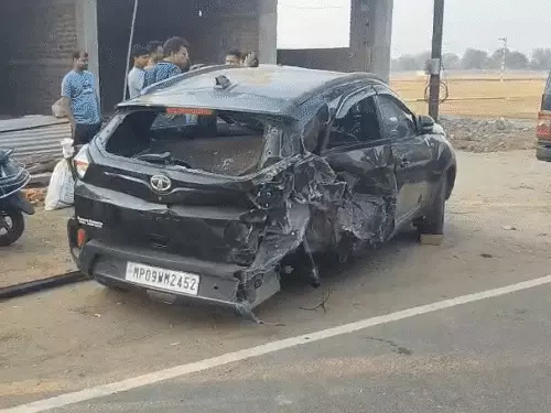 Tragic Road Accident in Madhya Pradesh Leaves One Dead and Three Injured