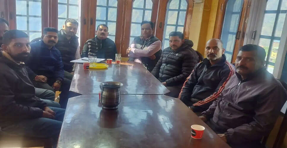 Barber Union Meeting in Bharmour Focuses on Hygiene and Organization Strengthening