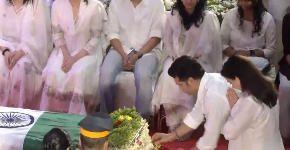 Sachin Tendulkar Pays Heartfelt Tribute to Asha Bhosle Following Her Passing