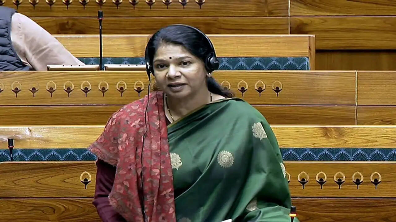 DMK's Kanimozhi Campaigns for Subramanian in Tirunelveli, Critiques BJP Policies