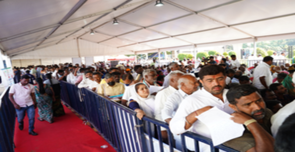 Thousands converge to share grievances with CM Siddaramaiah in 'Jana
 Spandana' event