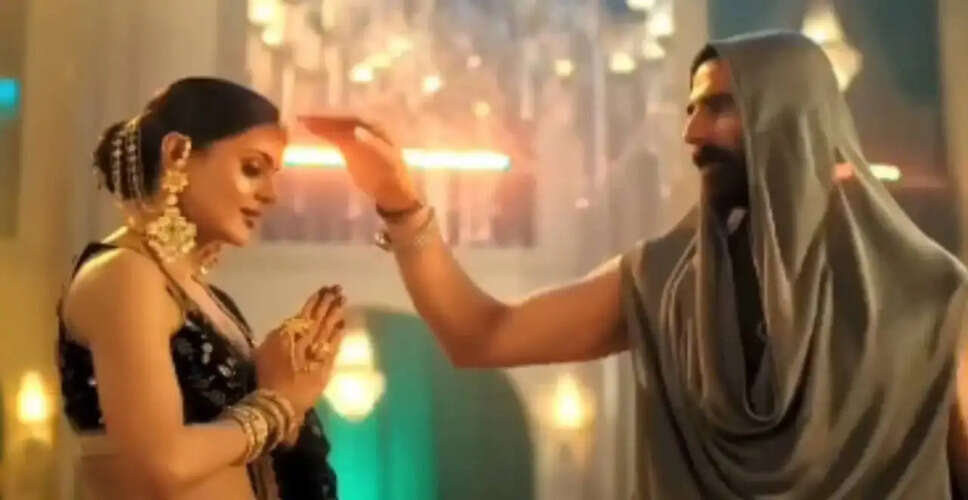 Is Akshay Kumar Relying on a Teleprompter in Naagin 7? Fans Weigh In!