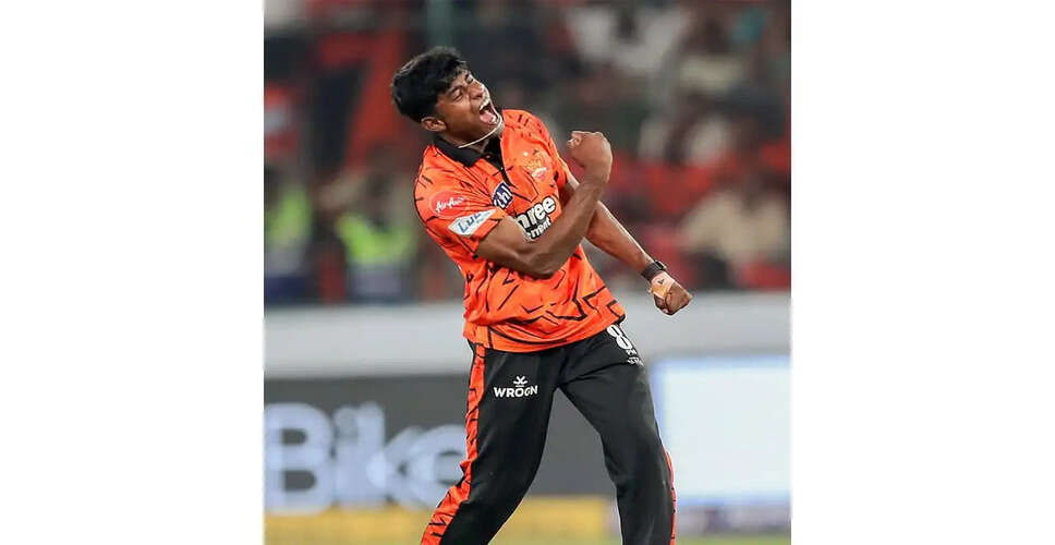 Sunrisers Hyderabad's Bowlers Shine Against Gujarat Titans in IPL Clash