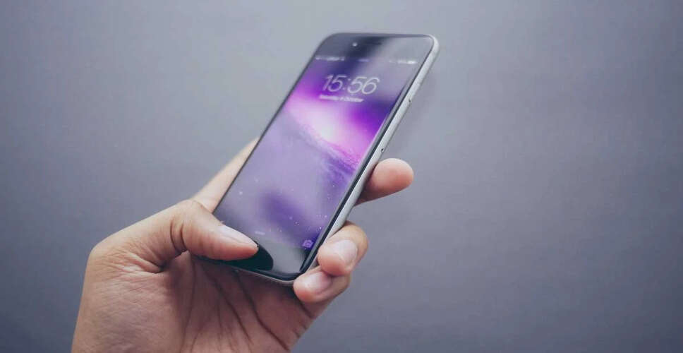 Train Passenger Loses Leg in Mobile Theft Incident