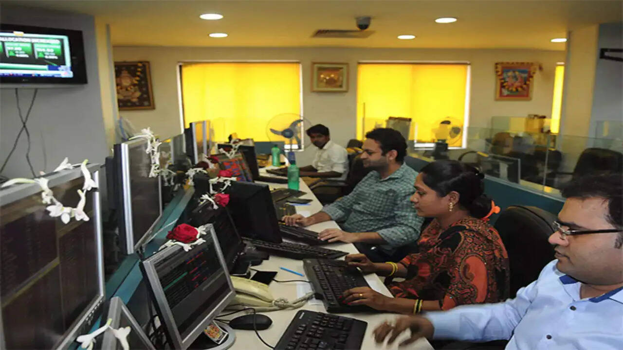 Foreign Investors Withdraw Over ₹14,000 Crore from Indian Markets in May
