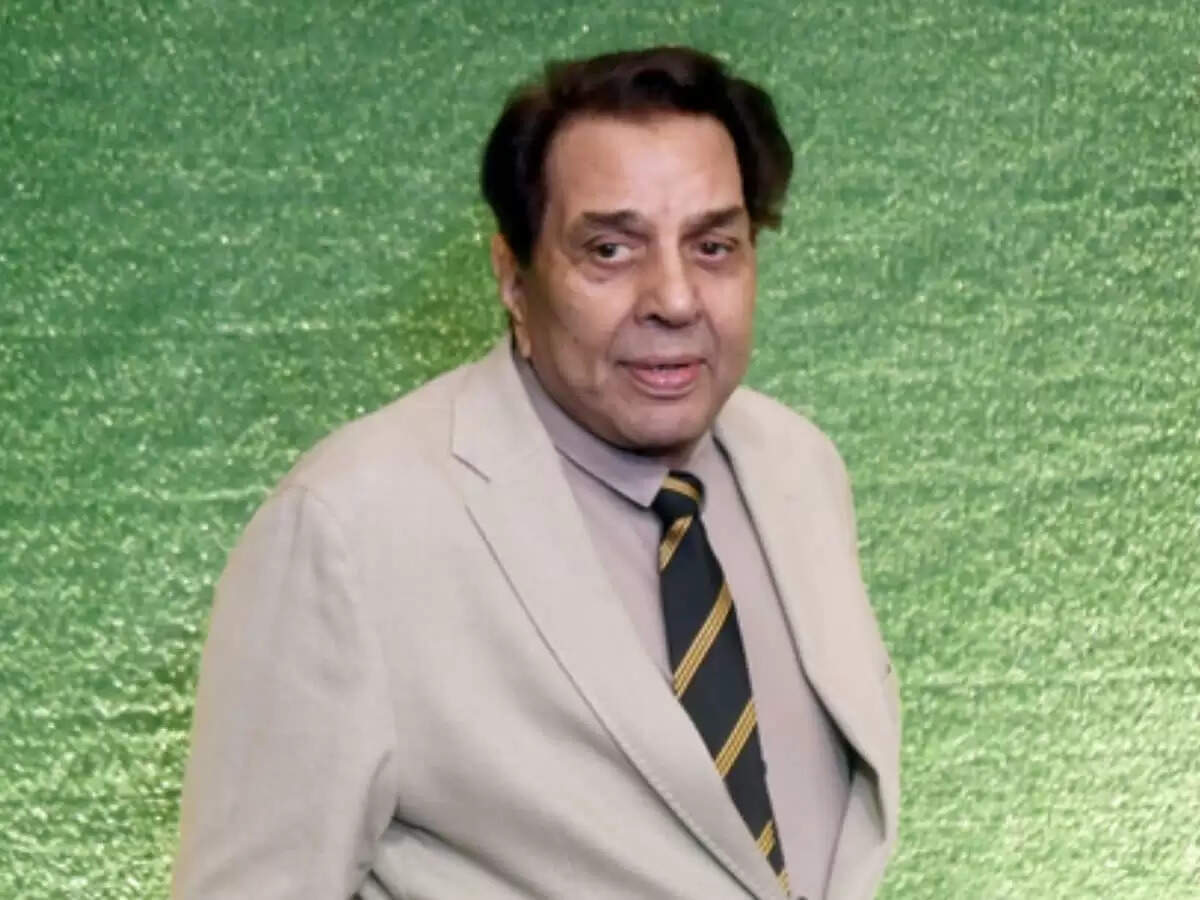 Remembering Dharmendra: Iconic Dialogues and His Legacy in Hindi Cinema