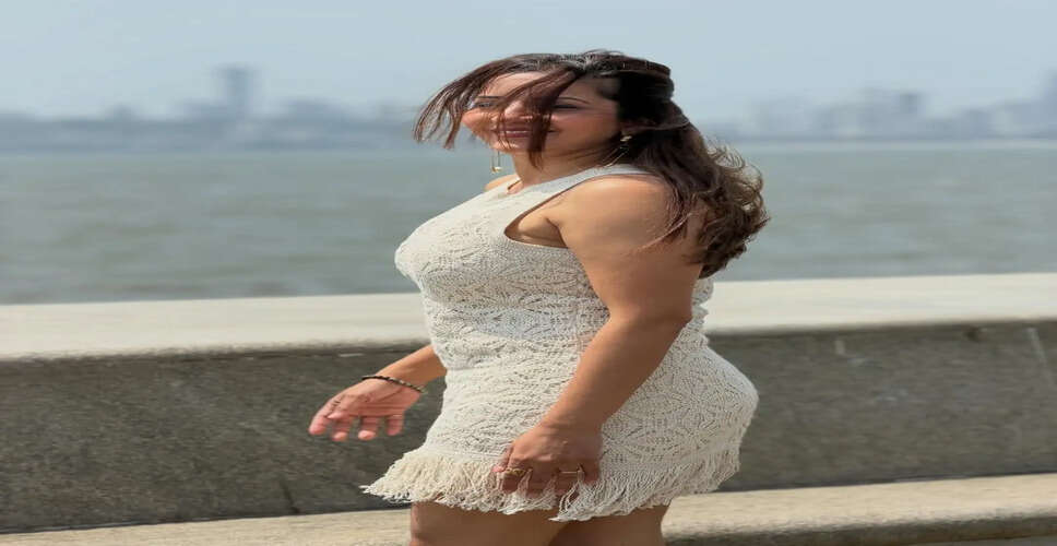 Monalisa Dazzles in New Seaside Photoshoot on Instagram