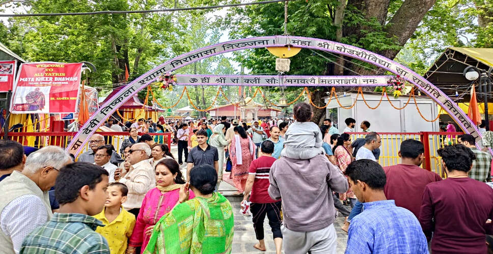 Kashmiri Pandits Gather for Khir Bhawani Festival Amid Tight Security