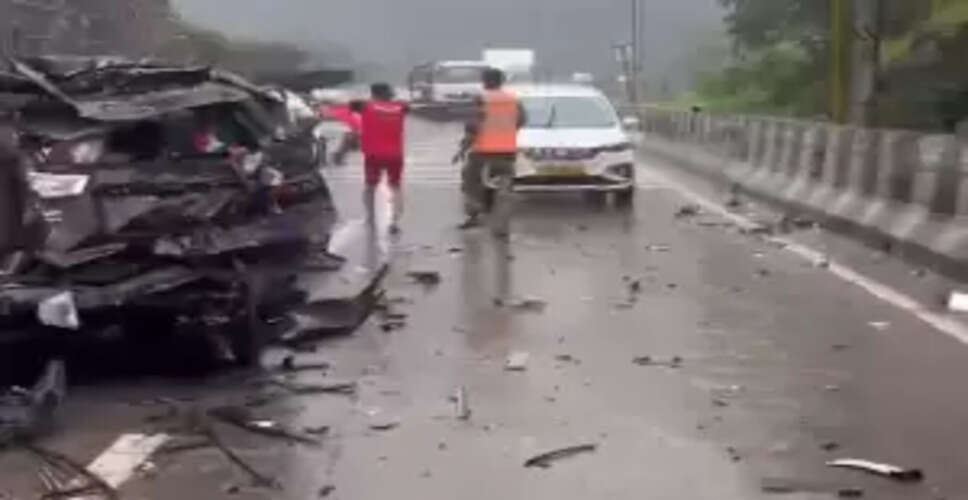Tragic Collision on Mumbai-Pune Expressway: One Fatality and Multiple Injuries