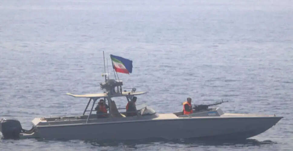 Iran Unveils New Missile-Equipped Fast Attack Boat Amid Ongoing US-Talks