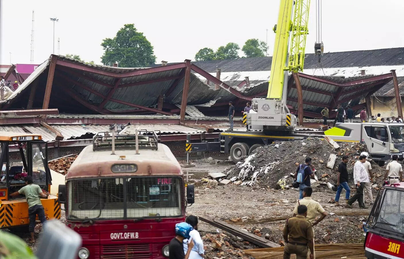 Kolkata Warehouse Collapse Triggers Major Rescue Operation