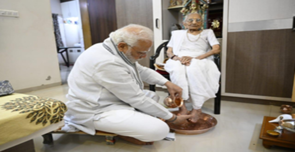 'Never accept bribes' was mother Heeraben's message for PM Modi