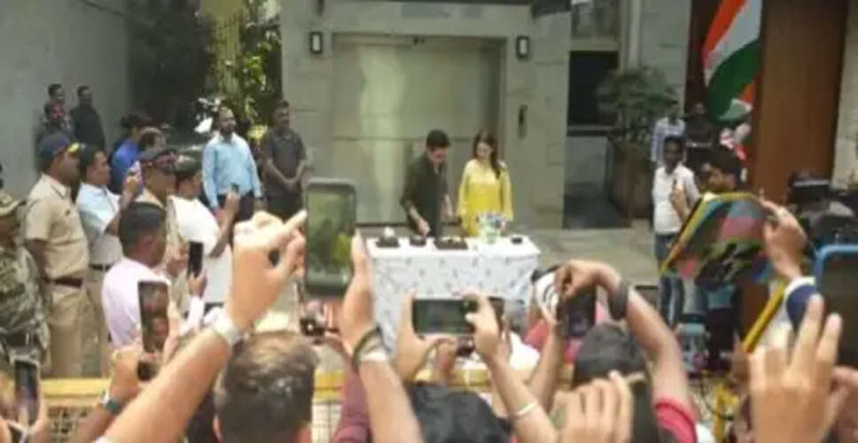 Sachin Tendulkar Turns 53: A Heartwarming Birthday Celebration with Fans