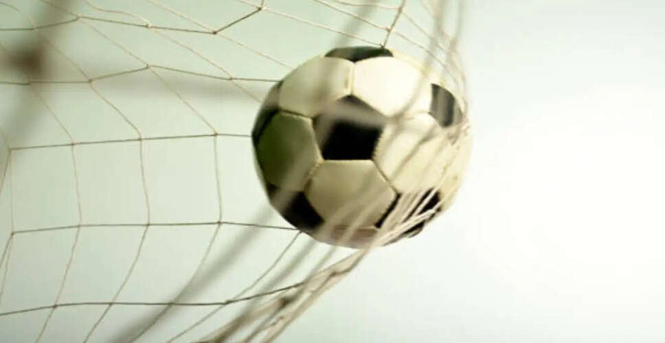 Protesters Transform Highway into Football Pitch in Mexico City Ahead of World Cup