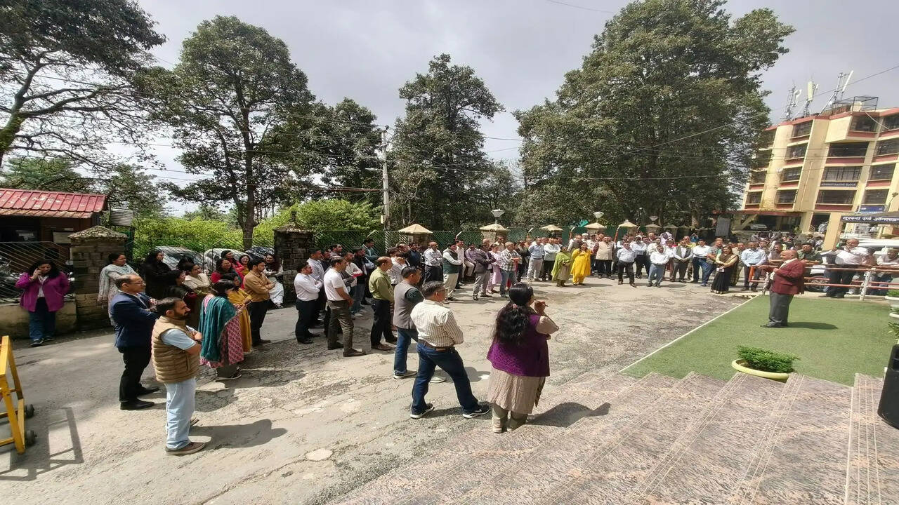 Himachal Pradesh University Teachers Protest Against Autonomy Erosion