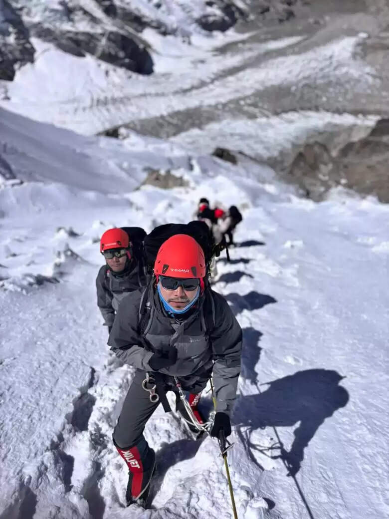 Indo-Nepal Expedition Reaches Summit of Mount Kanchenjunga