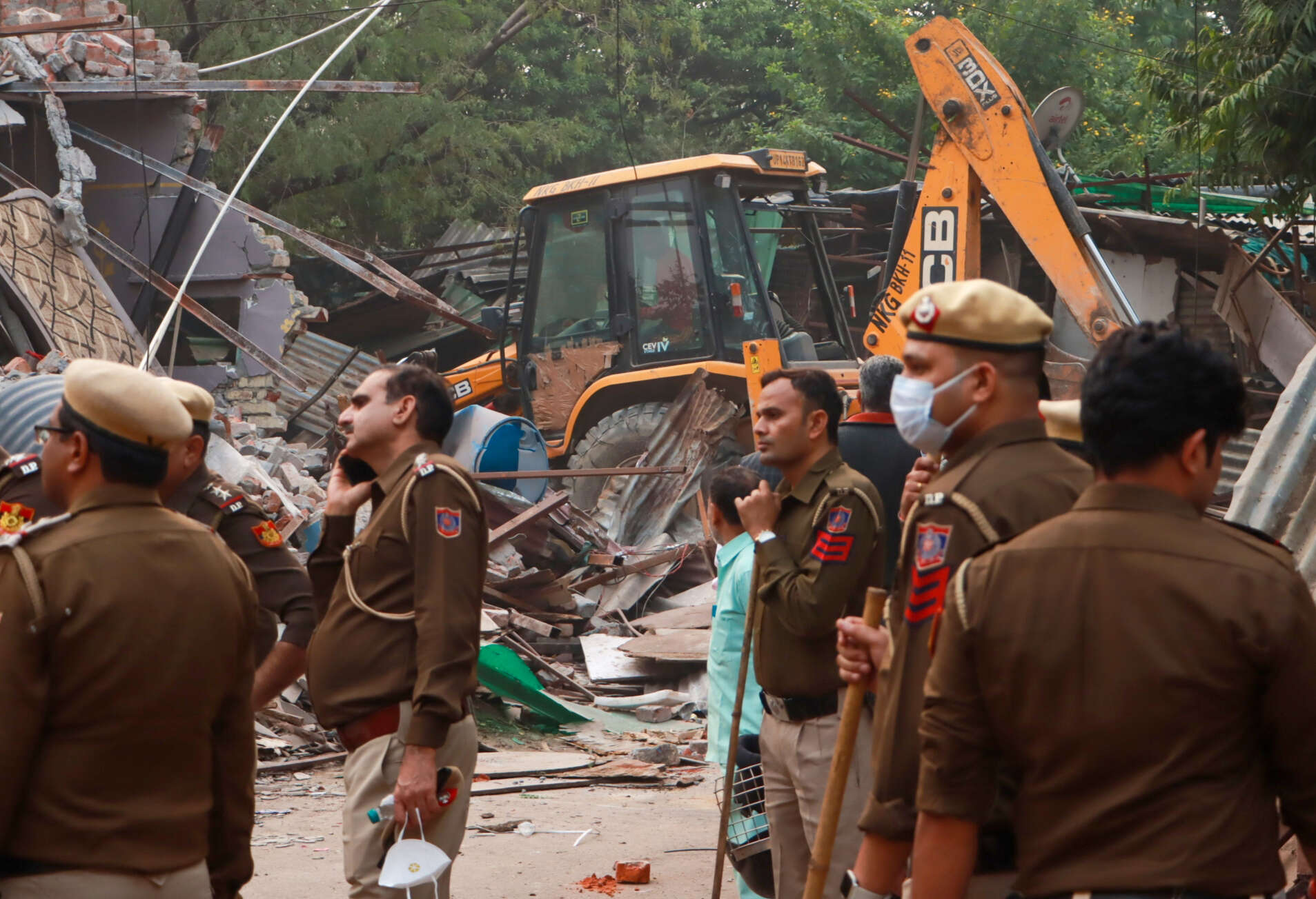 AAP alleges BJP's anti-poor stance as Delhi Govt sets up camps amid ...