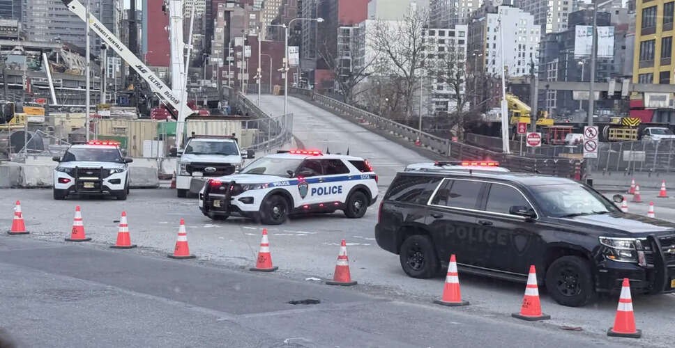 Significant Traffic Disruptions in Lincoln Tunnel Due to Vehicle Fire