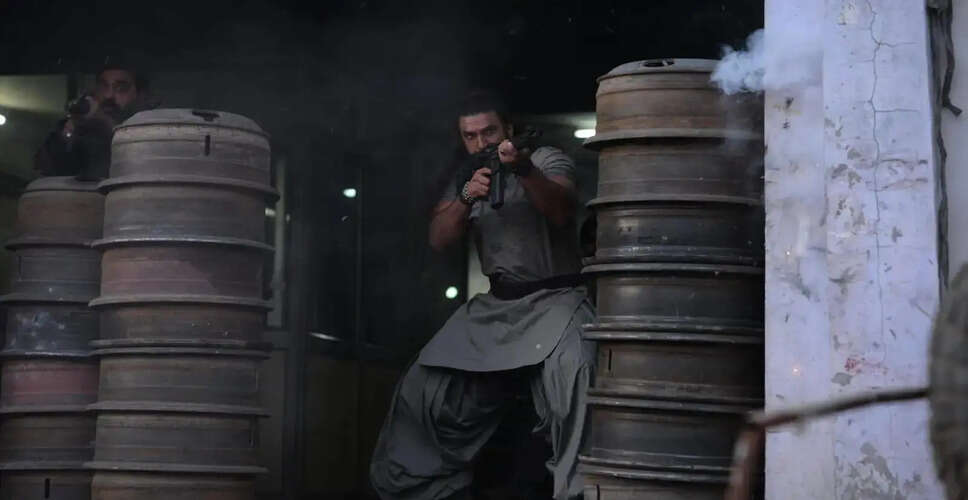 Akshaye Khanna's Iconic Dance Revived in Dhurandhar 2 with Ranveer Singh