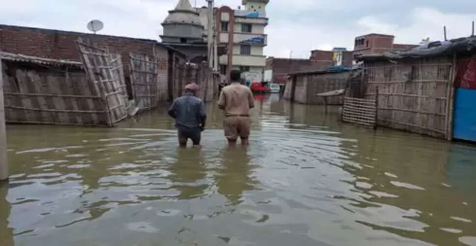 Flood wreaks havoc in Bihar, life comes to grinding halt