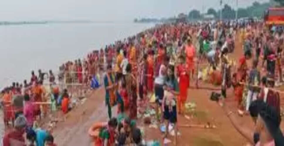 Kawariyas Flock to Mahanadi Riverbank for Shravan Month Celebrations