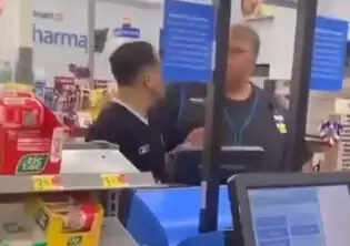 Shocking Supermarket Showdown: Customer Fights Back Against Aggressive Employee!