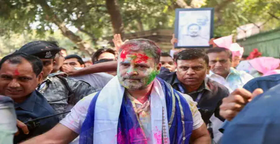 Rahul Gandhi Celebrates Holi with Congress Leaders, Spreading Joy and Unity