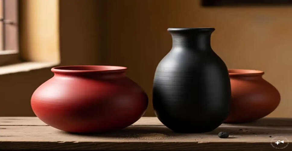 Choosing Between Red and Black Earthen Pots for Summer Hydration