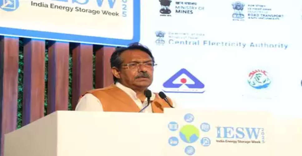 India on track to achieve clean mobility goals: Minister