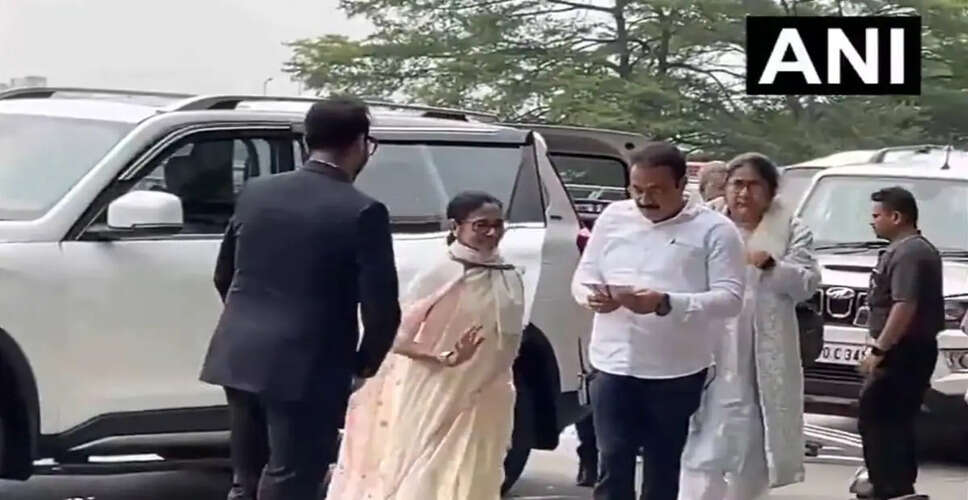 Mamata Banerjee Heads to Delhi Amid Tensions in Trinamool Congress