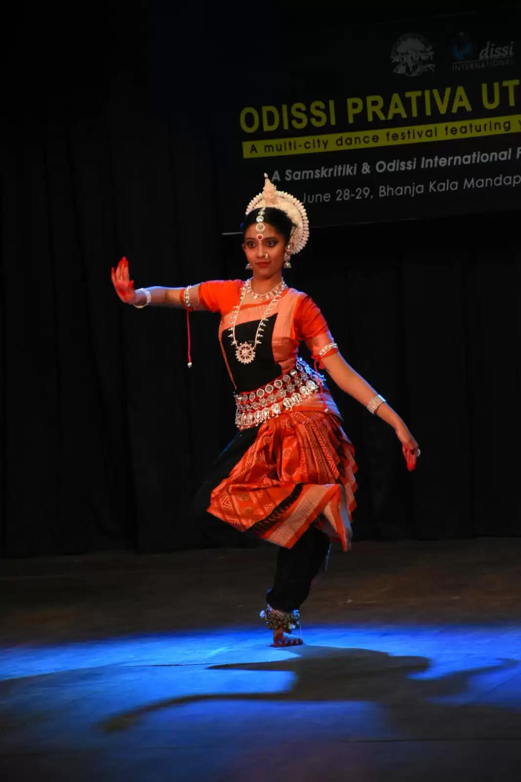 Experience the Vibrant Chariot Festival and Cultural Performances in Puri and Bhubaneswar!