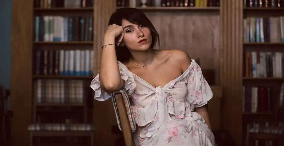 Iranian Artist Sentenced to 74 Lashes for Performing Without Hijab