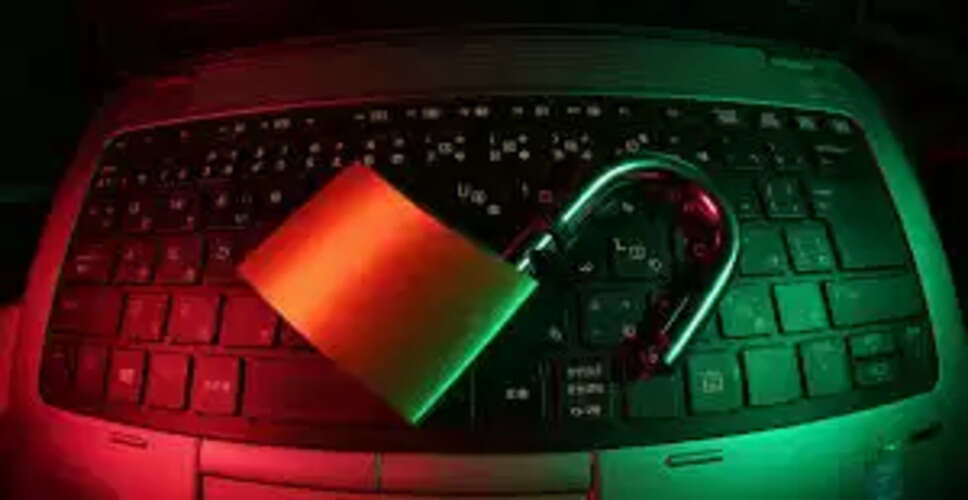 New Street Crime Tactic Emerges in Jaipur: Elderly Man's Smartphone Stolen from Moving Car