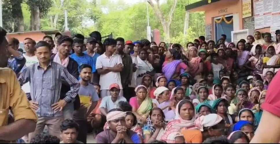 Massive Protest by Tea Workers in Assam Over Wage Cuts
