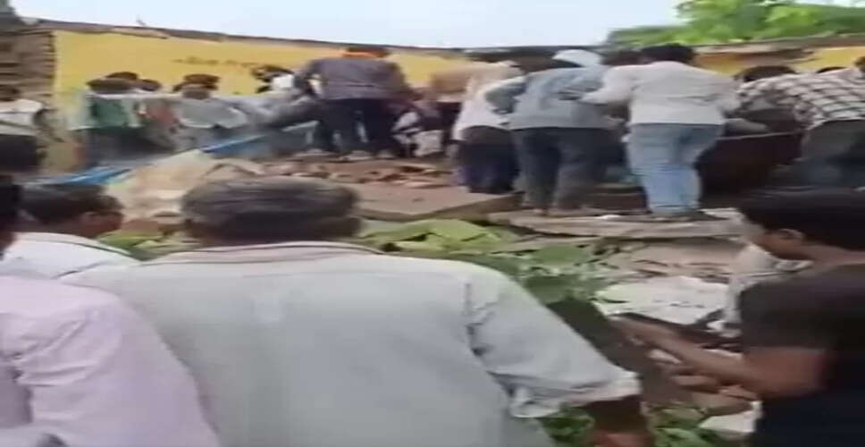 Rajasthan school roof collapse: Death toll rises to 7, locals protest on roads demanding compensation