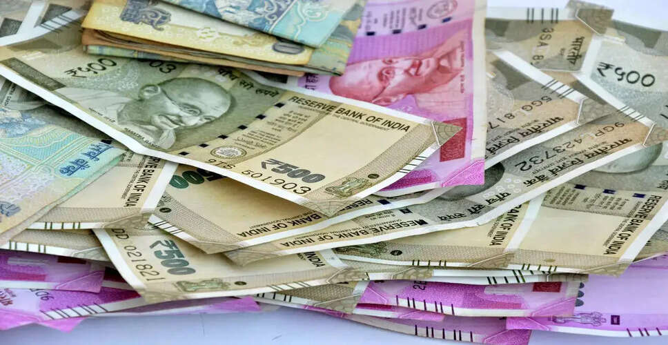 Indian Rupee Hits All-Time Low Against the Dollar